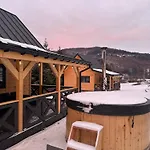 Osada Wichrowe Wzgórze Domek alpejski