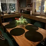 Osada Wichrowe Wzgórze Domek alpejski