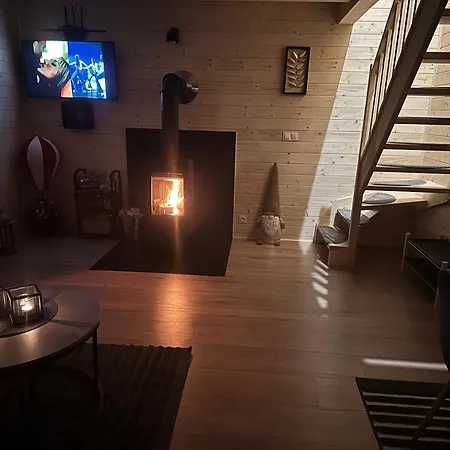 בקתה Osada Wichrowe Wzgorze רייצ'ה